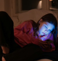 TikTok ya no recomienda vídeos a menores a partir de las 22:00
