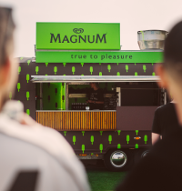 El huracán ‘Brat’ llega al Primavera Sound con una pop-up de Magnum inspirada en Charli xcx