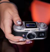 Una cámara que va contigo: Fujifilm presenta laCámara digital instax Pal 2