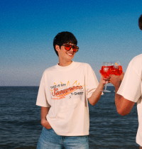 Urbana, icónica y perfecta para el verano: así es la cápsula edición limitada de Aperol Spritz y SSSTUFFF