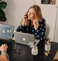 El teletrabajo aumenta la fertilidad de las parejas en un 14%