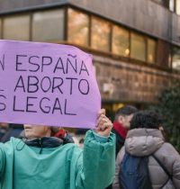Juicio en España contra 21 antiabortistas que presionaban a las puertas de una clínica