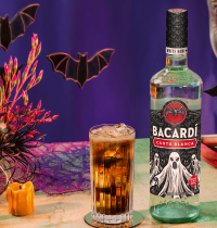 Bacardí ilumina Halloween con su nueva botella fantasma: una edición limitada que brilla en la oscuridad
