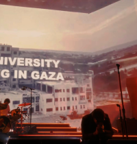 The Strokes conmociona Coachella con imágenes de los bombardeos en Gaza e Irán