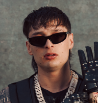 Qué hay tras las acusaciones a Peso Pluma de romantizar la narcocultura