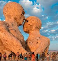 De paraíso hippie a pesadilla de barro: ‘Burning Man’ evacua a más de 70.000 asistentes de emergencia