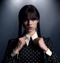 Vestir como ‘Wednesday Addams’: el estilismo<i> dark academia</i> vuelve este 2023