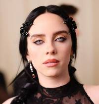 Por qué Billie Eilish no atendió la Met Gala 2024