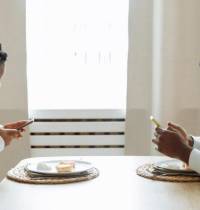 Todo el daño que hace el ‘phubbing’ a tu relación