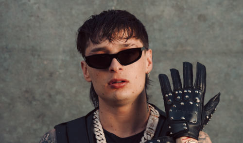 Qué hay tras las acusaciones a Peso Pluma de romantizar la narcocultura