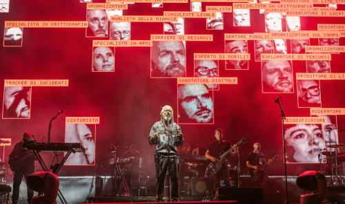 La performance invasiva de Massive Attack para denunciar la hipervigilancia estatal