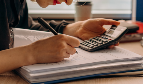 La mayoría de comunidades autónomas ha reducido su inversión en renta mínima desde 2019