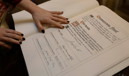 La Constitución se convierte en la más longeva de la historia de España: ¿qué cambiarías?