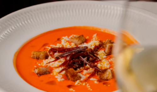 Jacqueline presenta su plato de julio: salmorejo andaluz con jamón ibérico de bellota