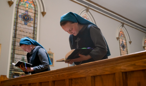 Dos monjas que sufrieron abusos espirituales fundan la primera orden dedicada a las víctimas de la Iglesia