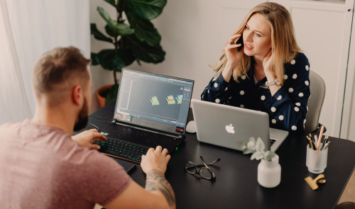 El teletrabajo aumenta la fertilidad de las parejas en un 14%