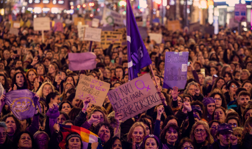 Varias oenegés protestan contra la nueva ley de Violencia Vicaria por no distinguir entre hombres y mujeres
