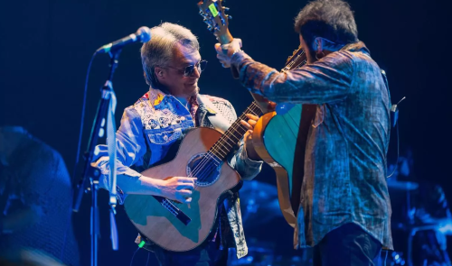 Los Delinqüentes conquistan el Palau Sant Jordi en el debut de su nueva gira conmemorativa