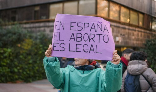 Juicio en España contra 21 antiabortistas que presionaban a las puertas de una clínica