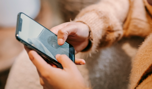 Análisis revela que Wizz (el polémico Tinder para menores) es vulnerable a los depredadores sexuales