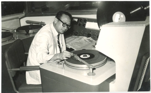 $!Se jubila a los 96 años el DJ más viejo del mundo