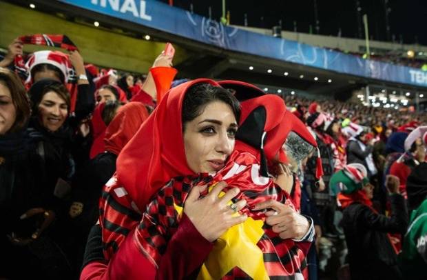 $!Las mujeres iraníes que se visten de hombres para poder ver un partido de fútbol