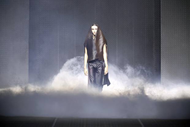 $!080 Barcelona Fashion concluye la 37ª edición en PortVell con una jornada de apoyo al talento emergente