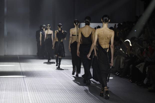 $!080 Barcelona Fashion concluye la 37ª edición en PortVell con una jornada de apoyo al talento emergente