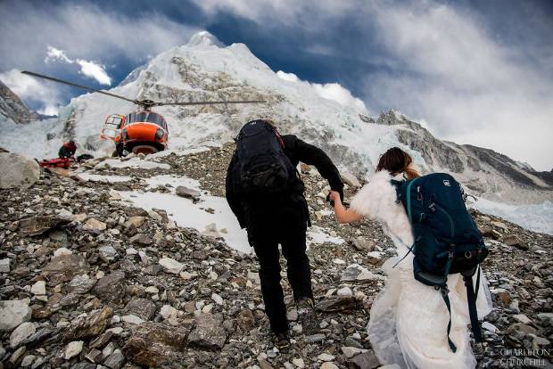 $!La pareja que se casó en el Everest y tiene el álbum de boda más brutal del mundo