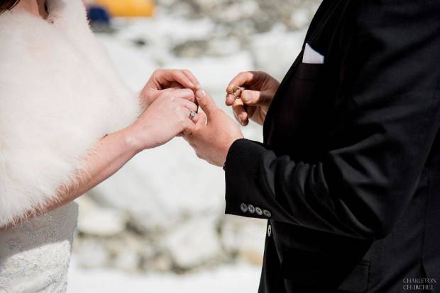$!La pareja que se casó en el Everest y tiene el álbum de boda más brutal del mundo