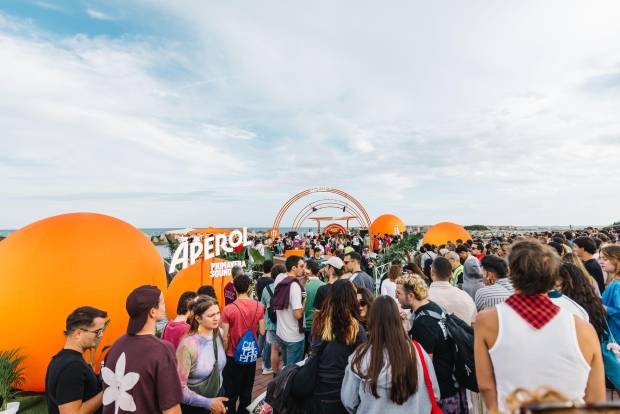 $!Nos quedamos atrapadas en la Island of Joy de Aperol Spritz del Primavera Sound