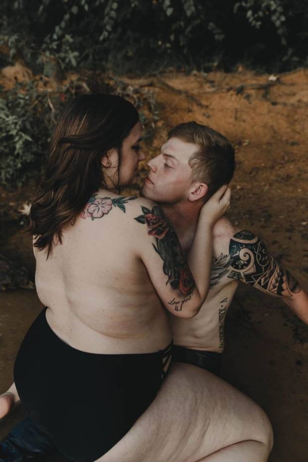 $!Esta pareja está enamorando a internet con el empoderador mensaje de sus fotografías