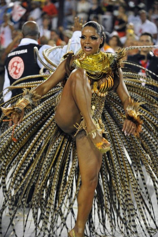 $!A reveler of the Academico do Salgueiro samba school performs during the first night of Carnival parade at the Sambadrome in Rio de Janeiro on February 10, 2013. AFP PHOTO / VANDERLEI ALMEIDA (Photo credit should read VANDERLEI ALMEIDA/AFP/Getty Images)