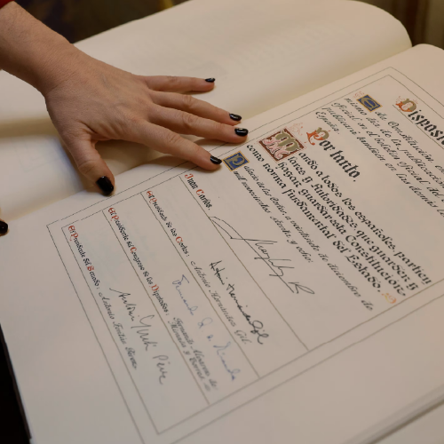 La Constitución se convierte en la más longeva de la historia de España: ¿qué cambiarías?