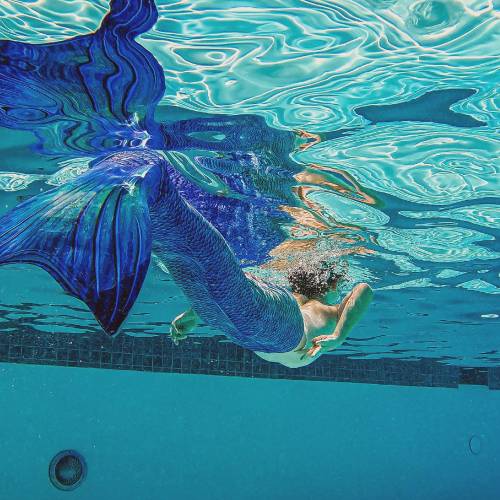 Fiebre del mermaiding: la gente está pagando para tener cola de sirena