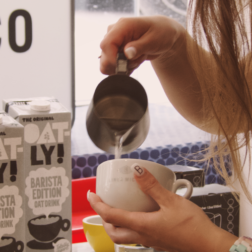 Oatly vuelve a hacerlo: llega a Madrid la segunda edición Oat Week