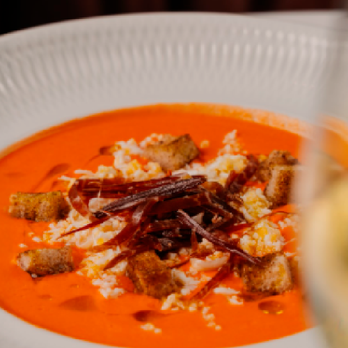 Jacqueline presenta su plato de julio: salmorejo andaluz con jamón ibérico de bellota