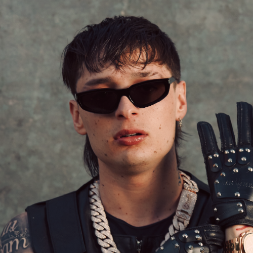 Qué hay tras las acusaciones a Peso Pluma de romantizar la narcocultura