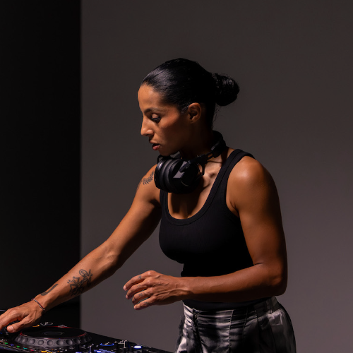 Brecha de género en las cabinas: las mujeres DJ pasan del 13% al 15% en tres años