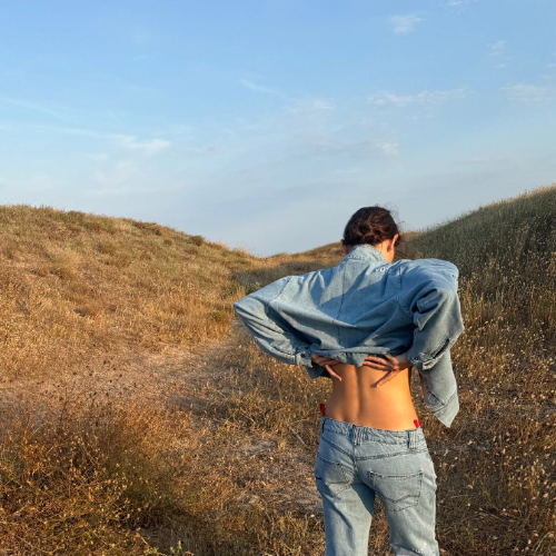 Una campaña de moda que luce idéntica a tu galería en verano