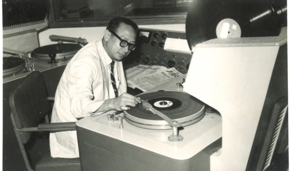$!Se jubila a los 96 años el DJ más viejo del mundo