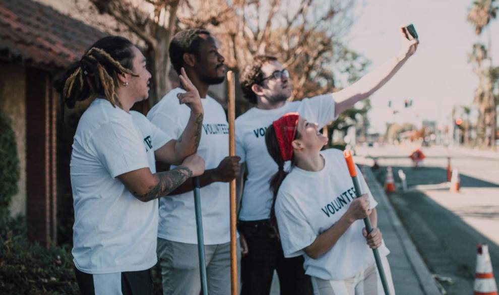 ‘Volunturismo’: los errores de convertir la ayuda humanitaria en postureo