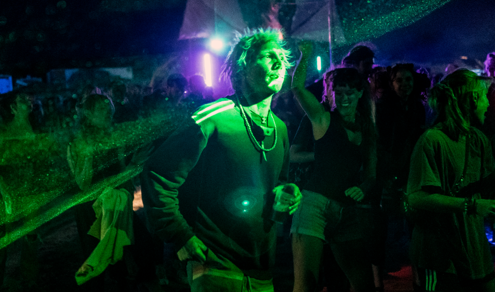 La gen Z cambia el mood de las fiestas: ahora se viven con café y sonidos sanadores
