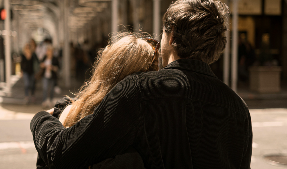 Solo un 15% de las mujeres saldría con hombres de menos de 1,73