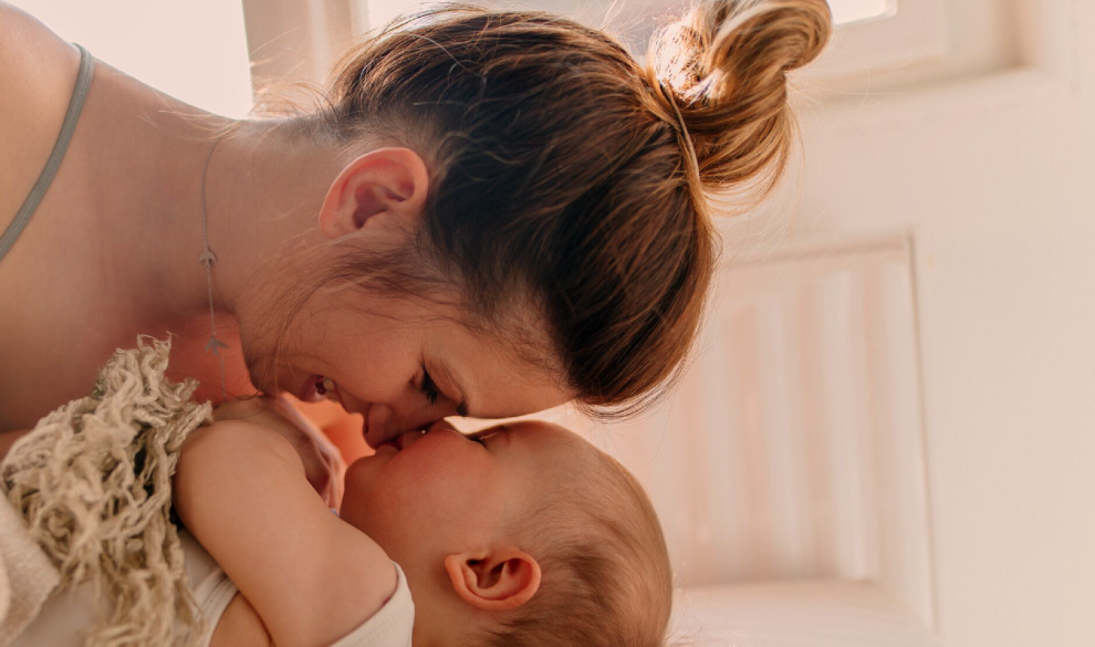 Las madres se despiertan el triple que los padres para cuidar a los bebés que lloran por la noche