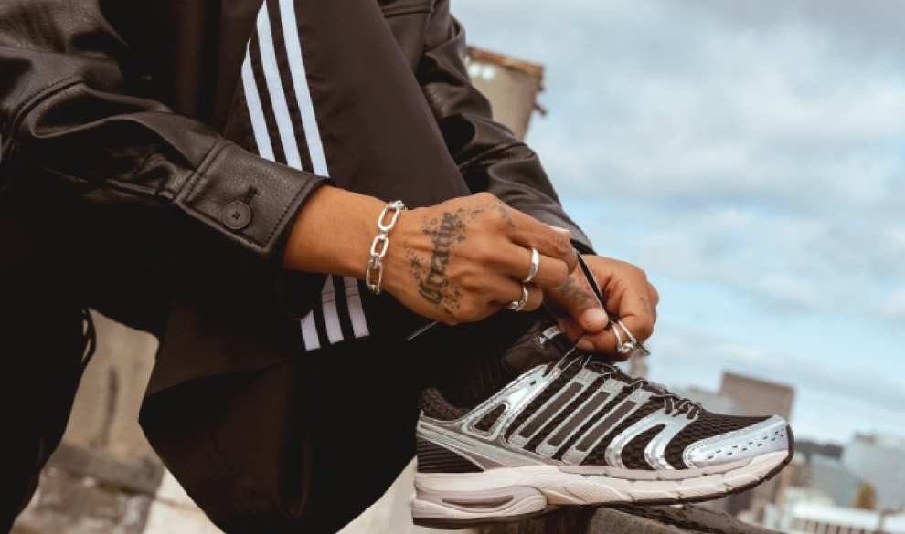 adidas reintroduce la silueta adistar Control 5