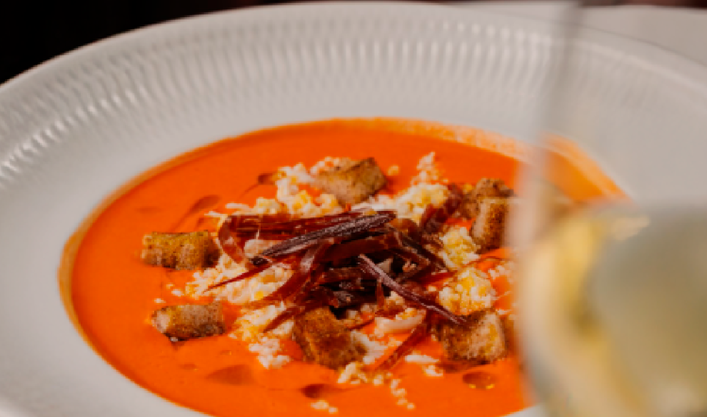 Jacqueline presenta su plato de julio: salmorejo andaluz con jamón ibérico de bellota