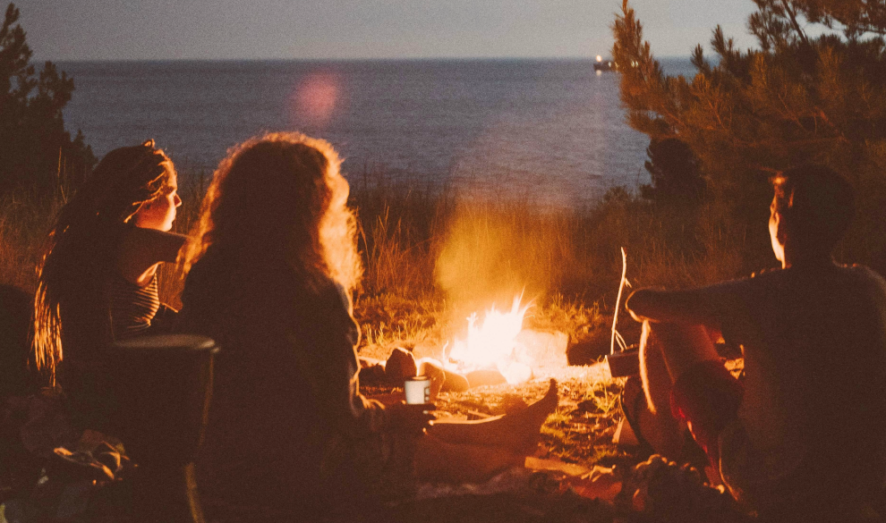 Lo nuevo para reconectar con tus amigos: campamentos de verano para adultos