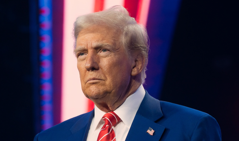 Trump quiere multar a California por dejar participar a una atleta transgénero