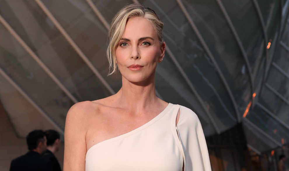Charlize Theron sobre la boda de Jeff Bezos: “Un asco”